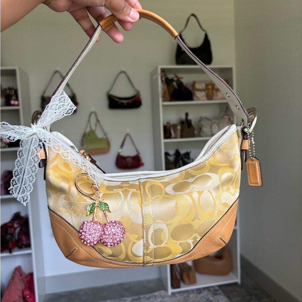 Vintage Coach Soho Hobo Yellow Optic Print ✨